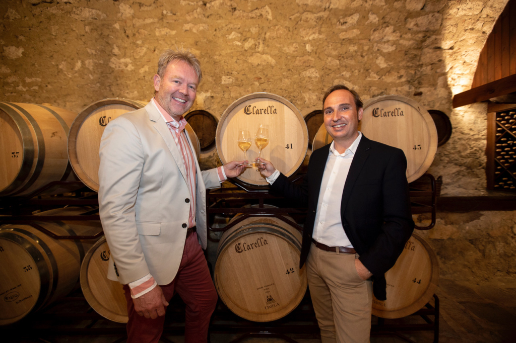 VOLAVENTURA us ofereix l'atractiva novetat d'experimentar un tast de vins Clarella juntament amb un viatge en globus aerostàtic
